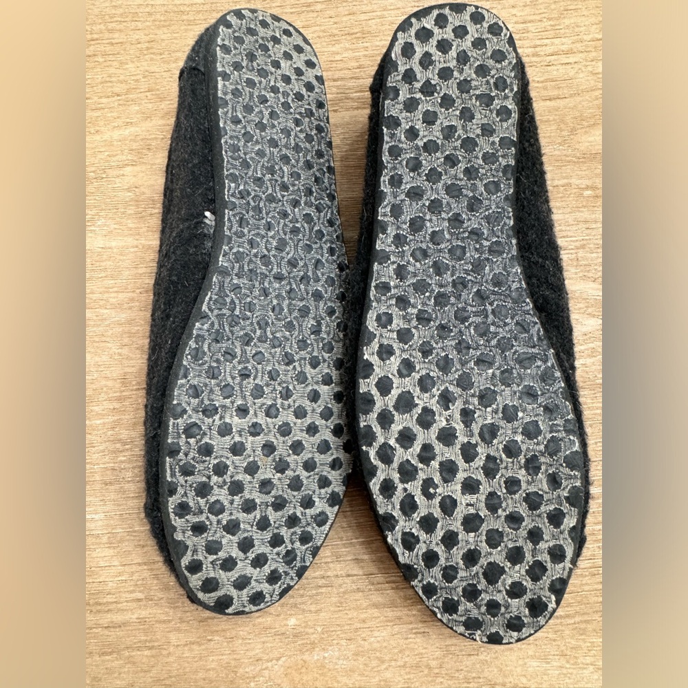 Toms gray wool blend flats with faux fur lining size 9 - Picture 4 of 6